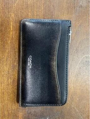 COACH - Loved Leather NY Zip Wallet MINT CONDITION